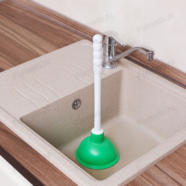 vantuz_d-136_mm_s_plast._ruchkoi_zelenyi_h-319_mm.jpg